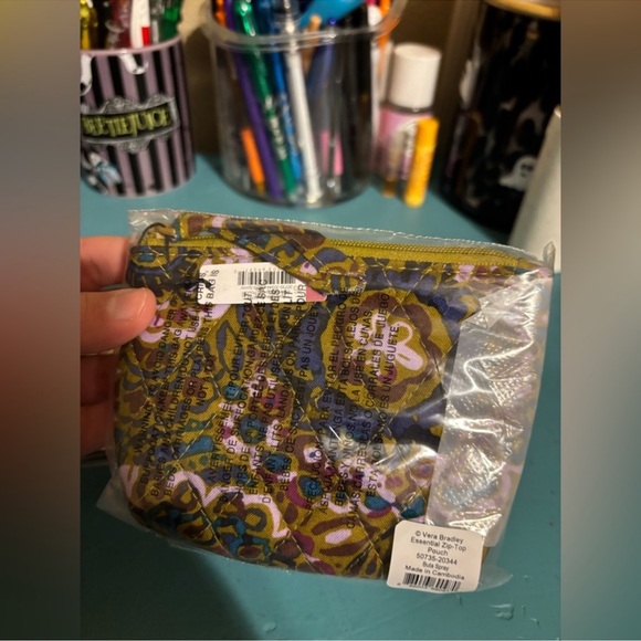 Vera Bradley Essential Zip-Top Pouch-Buta Spray - Picture 4 of 4